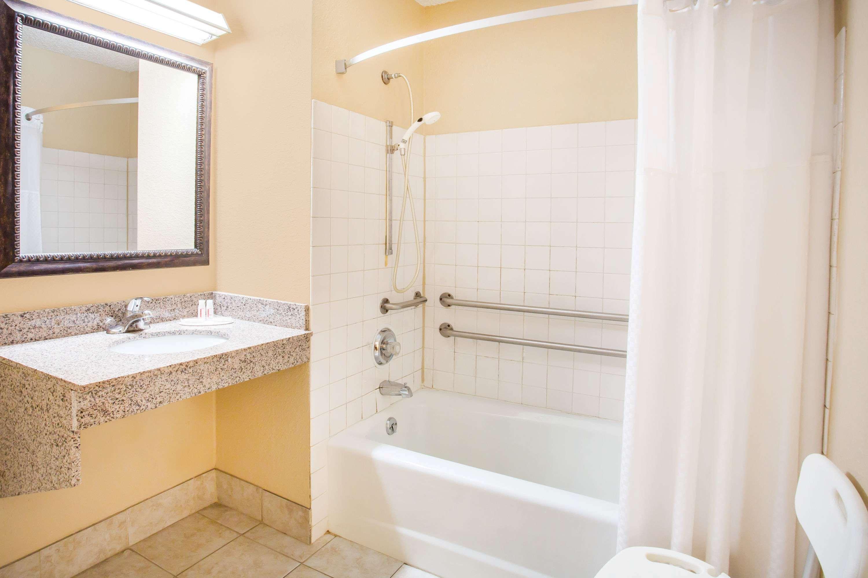 ซูเปอร์ 8 บาย วินด์แฮม แฮริสันเบิร์ก Motel แฮร์ริสันเบิร์ก ภายนอก รูปภาพ