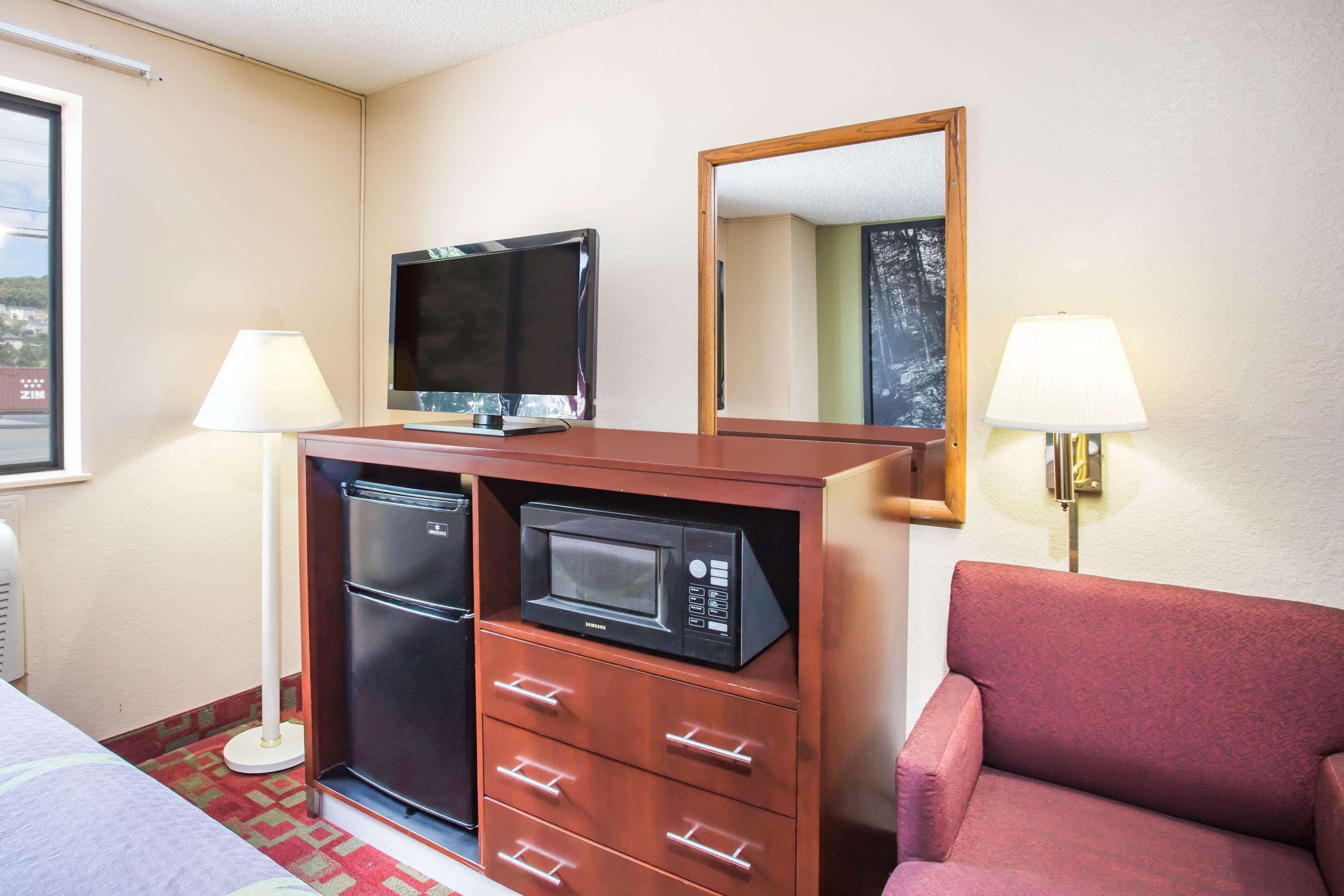 ซูเปอร์ 8 บาย วินด์แฮม แฮริสันเบิร์ก Motel แฮร์ริสันเบิร์ก ภายนอก รูปภาพ