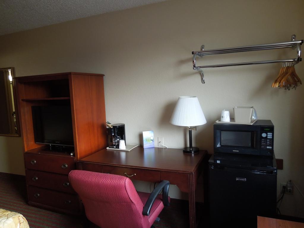 ซูเปอร์ 8 บาย วินด์แฮม แฮริสันเบิร์ก Motel แฮร์ริสันเบิร์ก ภายนอก รูปภาพ